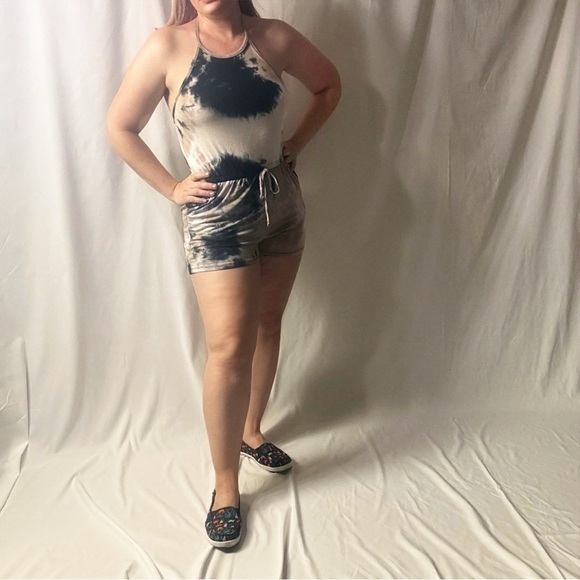 ✨5/15 Heart & Hips Tie Dye Romper size M - Picture 3 of 4